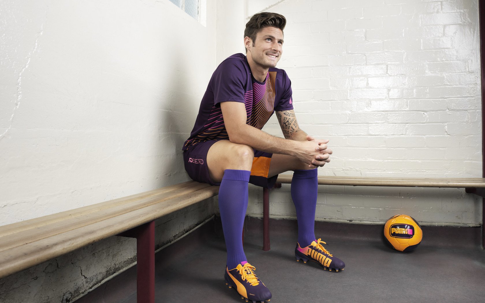 比赛激烈异常,球队依靠团队力量夺得胜利,比赛异常激烈 精彩不断