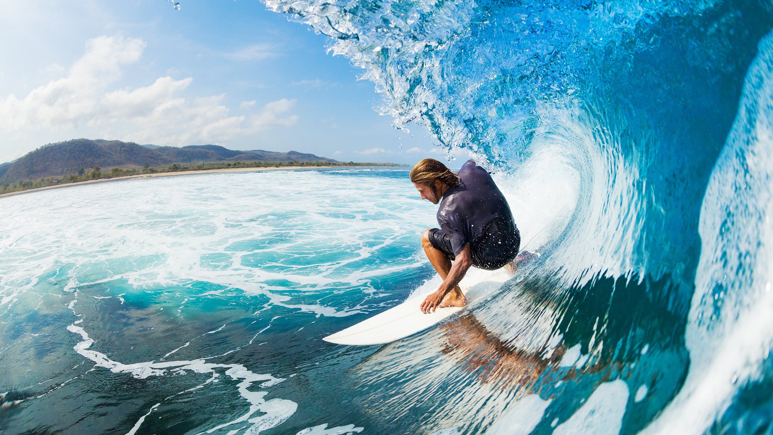 麦金托什女子800米自由泳赛场再创佳绩，加拿大游泳运动员麦金托什